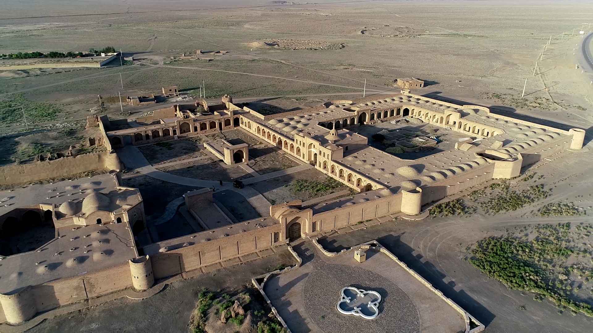 کاروانسرای میاندشت